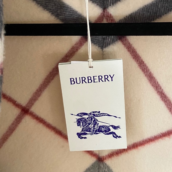 Burberry Check Print Wool Wrap NWT - Picture 11 of 13
